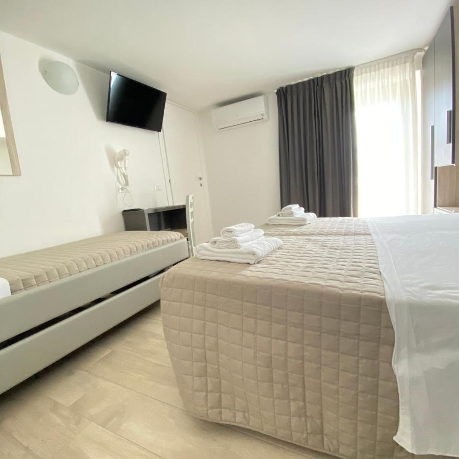 Hotel Bed And Book Rimini Kültér fotó
