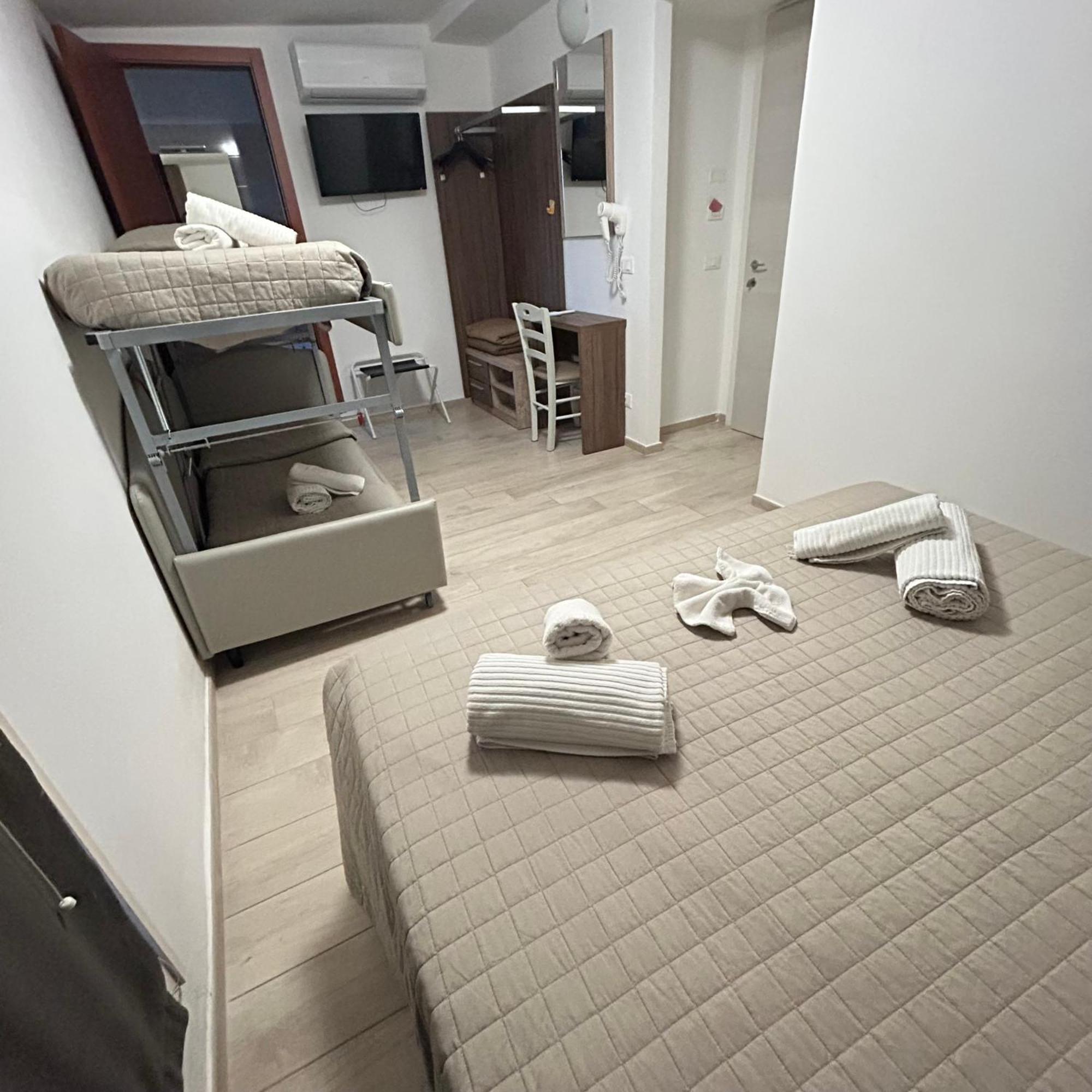 Hotel Bed And Book Rimini Kültér fotó