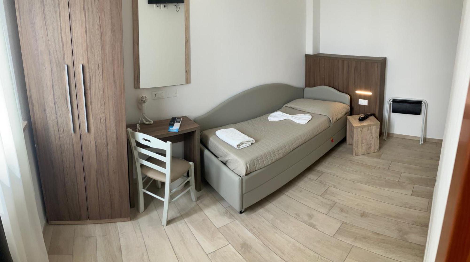 Hotel Bed And Book Rimini Kültér fotó