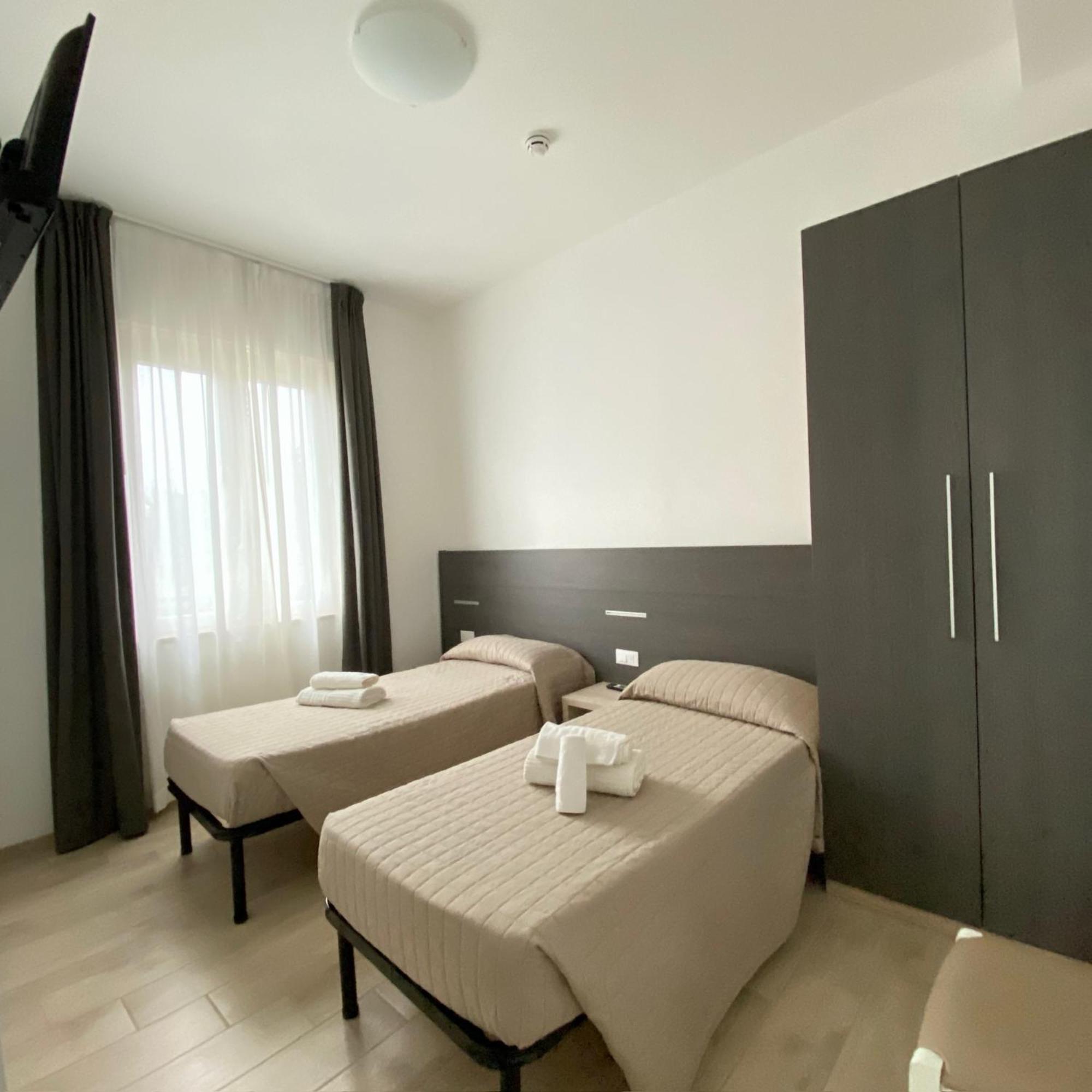 Hotel Bed And Book Rimini Kültér fotó