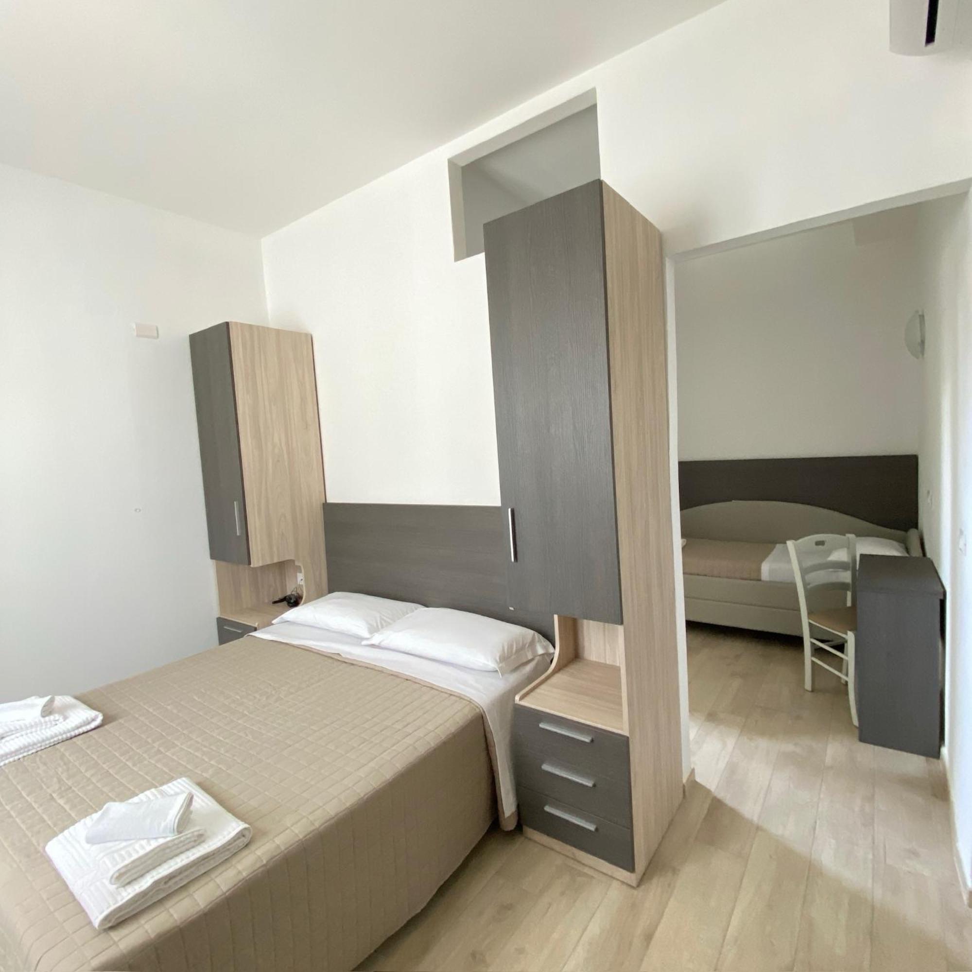 Hotel Bed And Book Rimini Kültér fotó