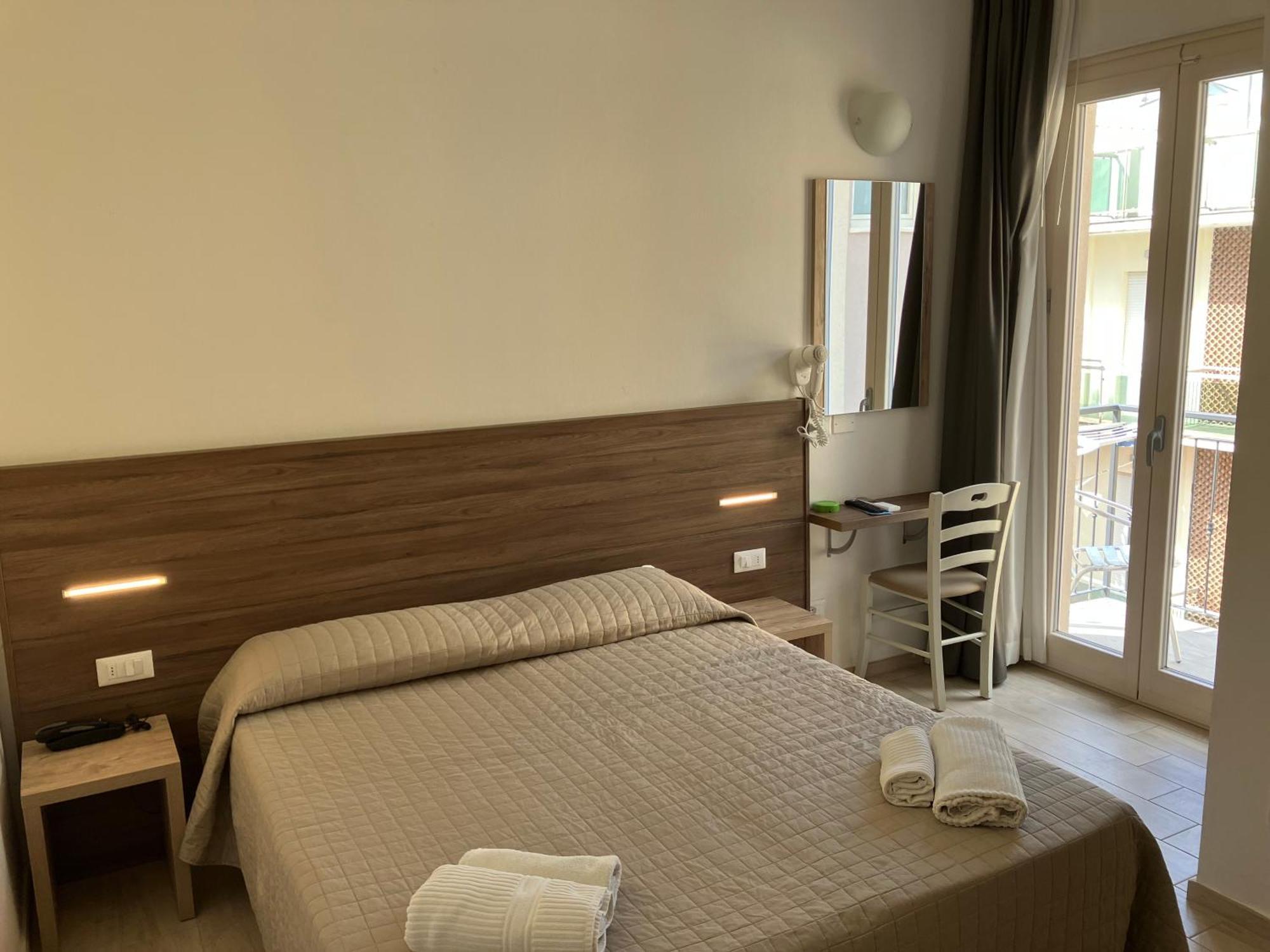 Hotel Bed And Book Rimini Kültér fotó